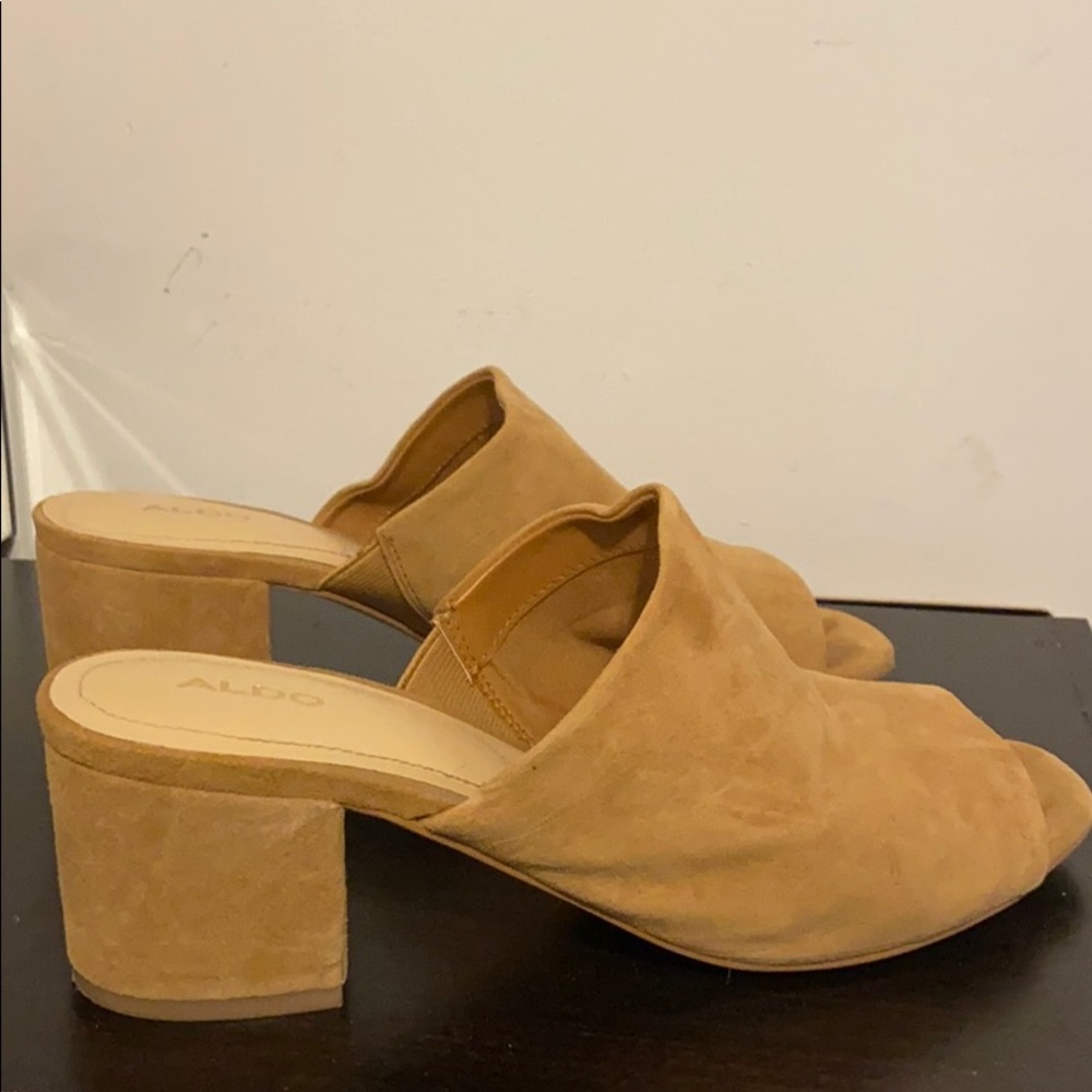 Nude suede heel